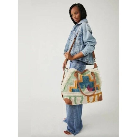 Free People Quick Trip Weekender Bag  NWT Slouchy Woven Green Cream - Picture 2 of 10